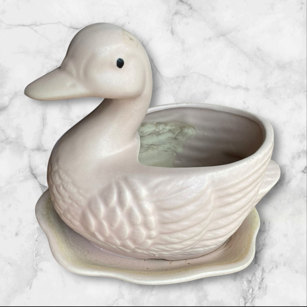 Great condition light pink duck planter